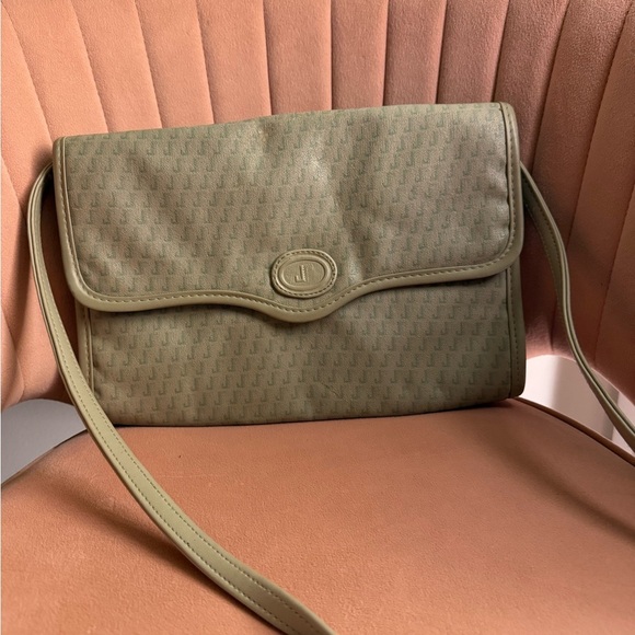 Jaclyn Smith Handbags - Jaclyn Smith Clutch Crossbody Beige Vintage Purse